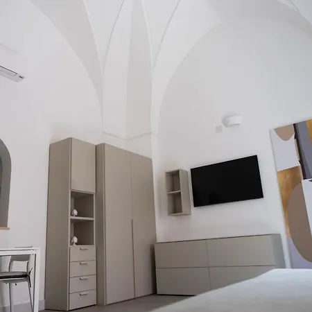 Dimora Martinez برينديسي